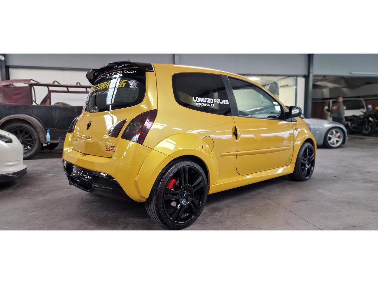 Herpa Modellino Mini Kit Renault Twingo, set da 2 pezzi, Vermehlo Vivo/Jaune Vaniglia, in miniatura in scala 1:87, da collezione, kit per modellismo, plastica